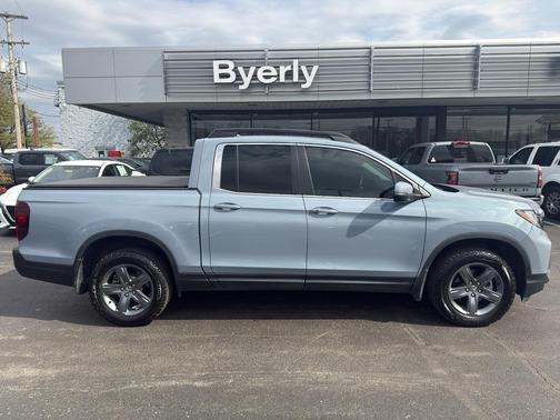 Modern Steel Metallic 2023 Honda Ridgeline RTL