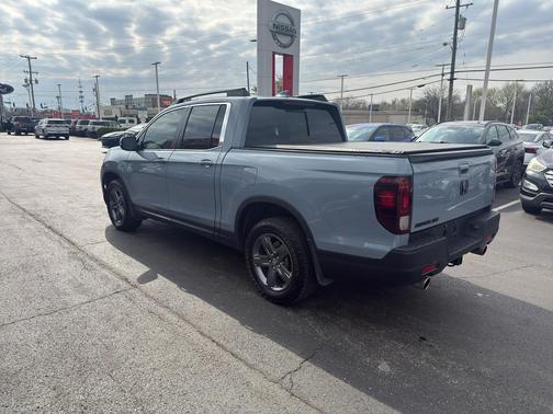 Modern Steel Metallic 2023 Honda Ridgeline RTL