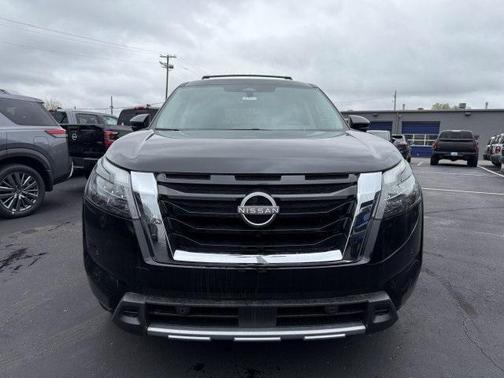 2025 Nissan Pathfinder SL 4WD