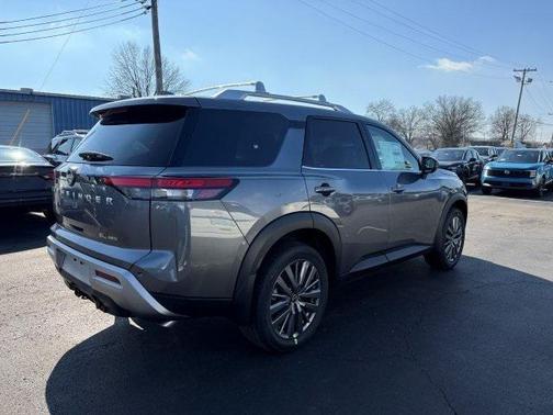 2025 Nissan Pathfinder SL 4WD