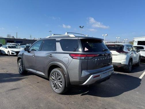 2025 Nissan Pathfinder SL 4WD