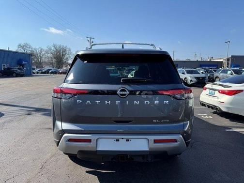 2025 Nissan Pathfinder SL 4WD