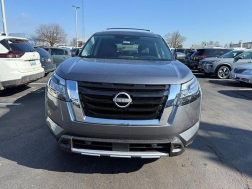 2025 Nissan Pathfinder SL 4WD