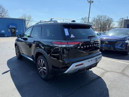 2025 Nissan Pathfinder Platinum 4WD