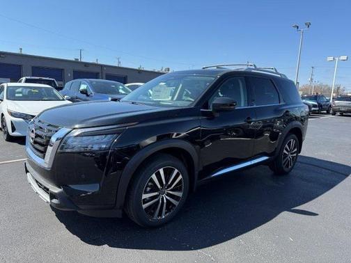 2025 Nissan Pathfinder Platinum 4WD