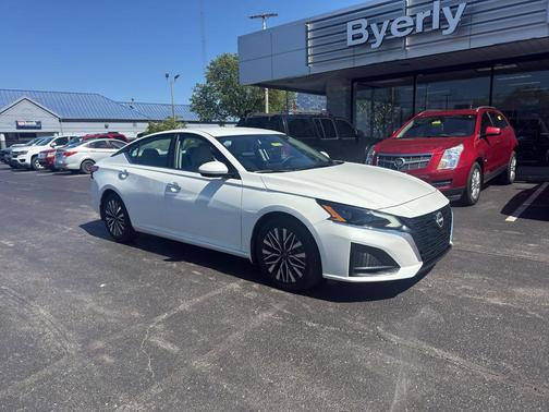 Pearl White Tricoat 2023 Nissan Altima 2.5 SV