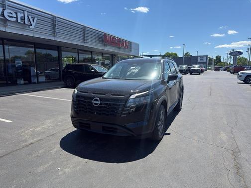 Super Black 2026 Nissan Pathfinder SV