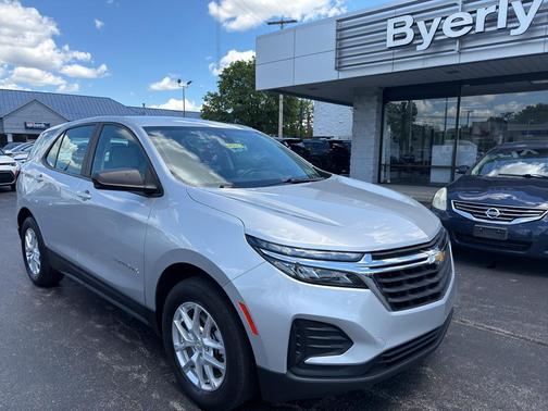 Silver Ice Metallic 2022 Chevrolet Equinox LS
