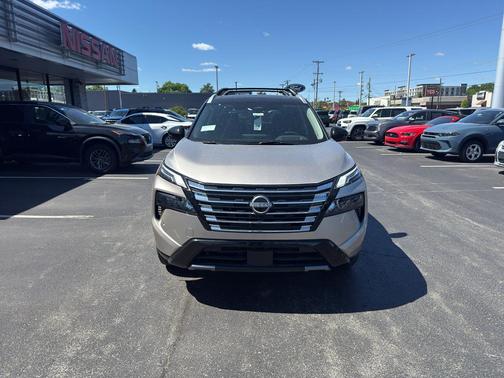 Champagne Silver Metallic/Super Black 2026 Nissan Rogue Platinum