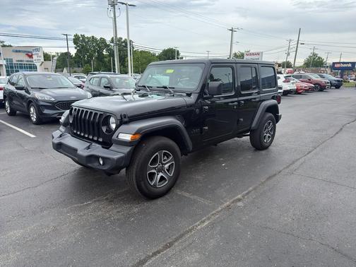 Black Clearcoat 2022 Jeep Wrangler Unlimited Sport