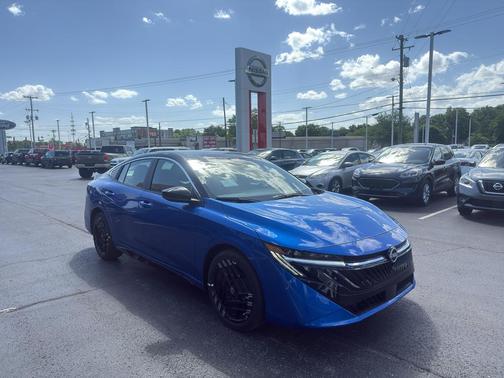 Bluestone Pearl/Super Black 2026 Nissan Sentra SR