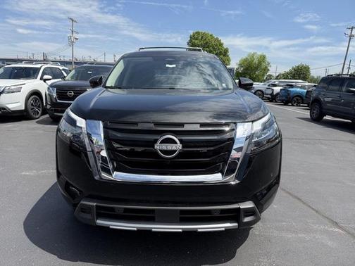2025 Nissan Pathfinder SL 4WD