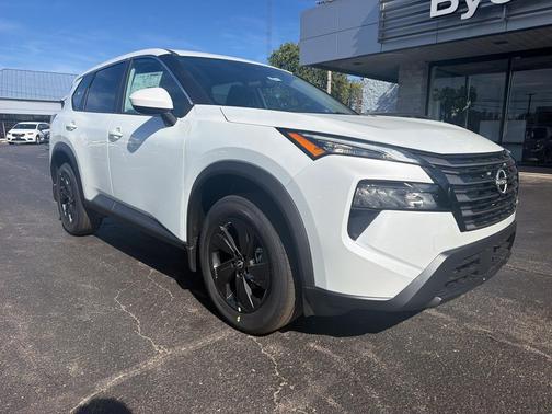 Everest White Pearl Tricoat 2026 Nissan Rogue SV
