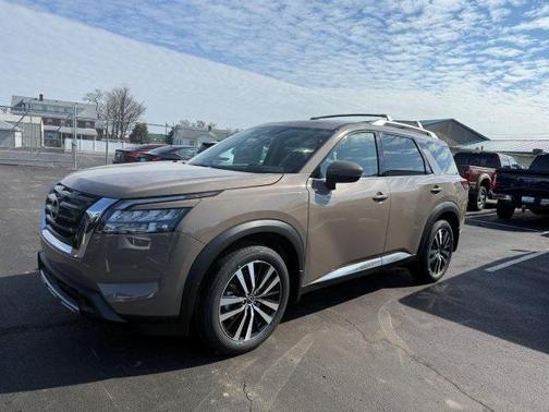 2025 Nissan Pathfinder Platinum 4WD