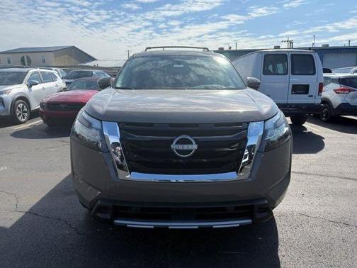 2025 Nissan Pathfinder Platinum 4WD
