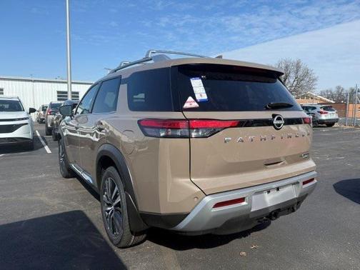 2025 Nissan Pathfinder Platinum 4WD