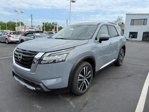 2025 Nissan Pathfinder Platinum 4WD