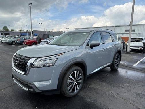 2025 Nissan Pathfinder Platinum 4WD