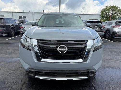 2025 Nissan Pathfinder Platinum 4WD