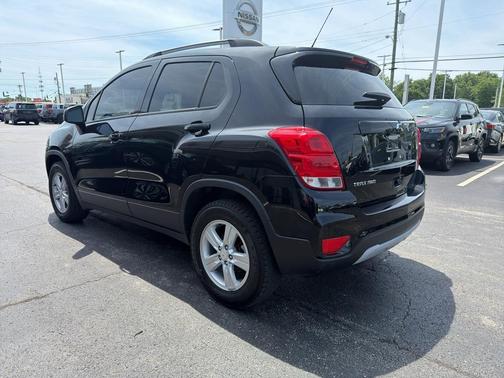 Mosaic Black Metallic 2021 Chevrolet Trax LT
