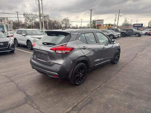 2020 Nissan Kicks SR