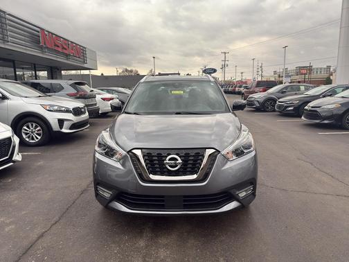 2020 Nissan Kicks SR