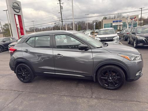 2020 Nissan Kicks SR