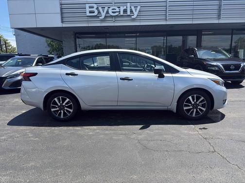 Brilliant Silver Metallic 2025 Nissan Versa 1.6 S