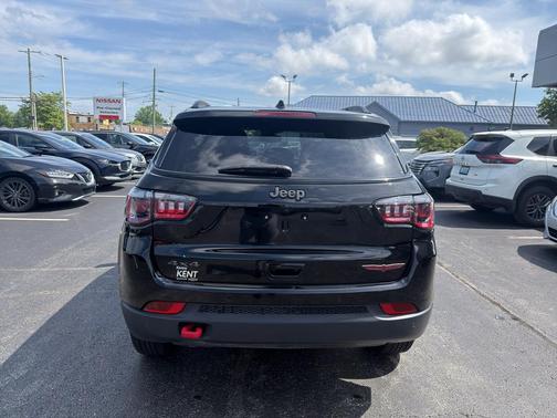 Diamond Black Crystal Pearlcoat 2024 Jeep Compass Trailhawk