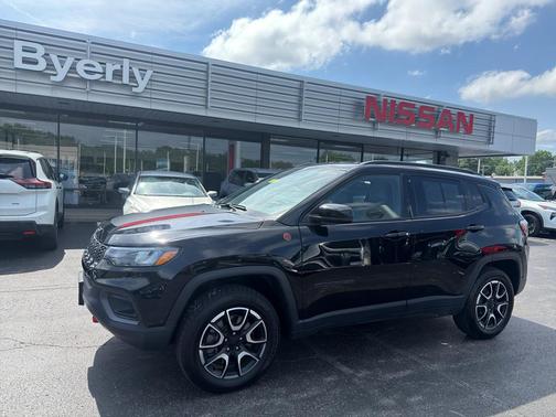 Diamond Black Crystal Pearlcoat 2024 Jeep Compass Trailhawk