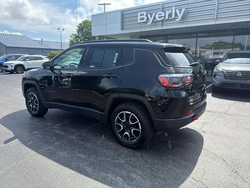 Diamond Black Crystal Pearlcoat 2024 Jeep Compass Trailhawk