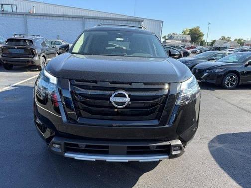 2025 Nissan Pathfinder SL 4WD
