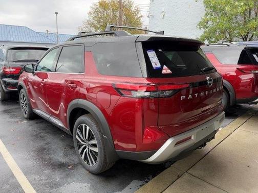 2025 Nissan Pathfinder Platinum 4WD