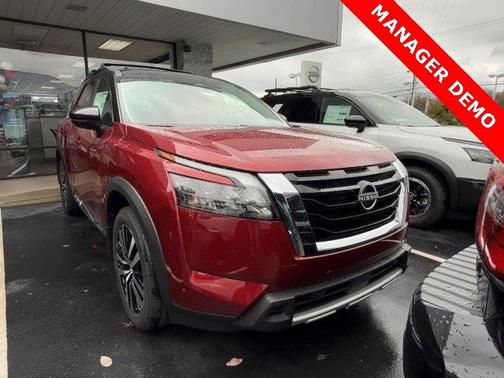 2025 Nissan Pathfinder Platinum 4WD