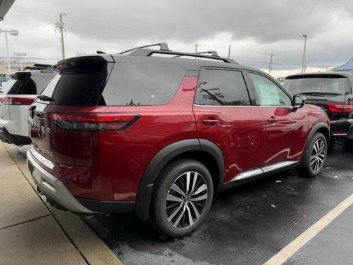 2025 Nissan Pathfinder Platinum 4WD