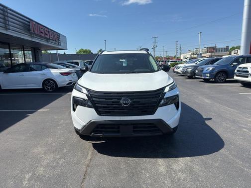 Everest White Pearl Tricoat 2026 Nissan Rogue Dark Armor