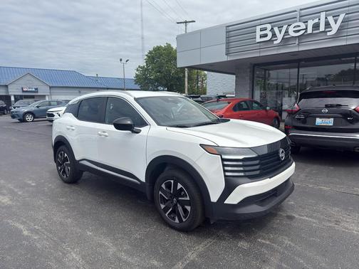 Aspen White Tricoat 2026 Nissan Kicks SV