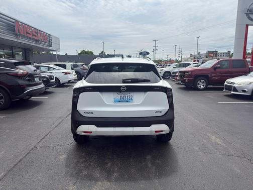 Aspen White Tricoat 2026 Nissan Kicks SV