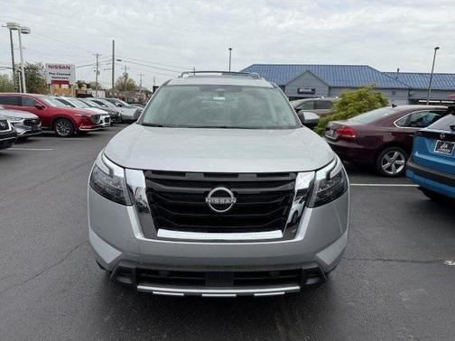 2025 Nissan Pathfinder Platinum 4WD