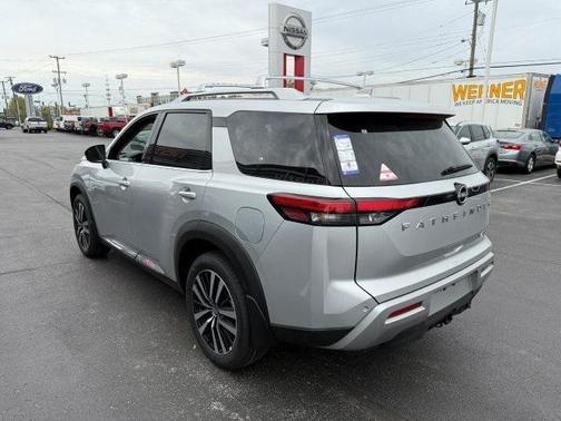 2025 Nissan Pathfinder Platinum 4WD