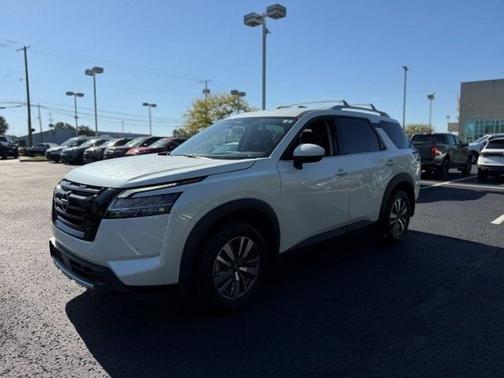2024 Nissan Pathfinder SL 4WD