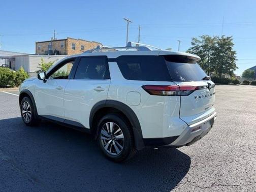 2024 Nissan Pathfinder SL 4WD