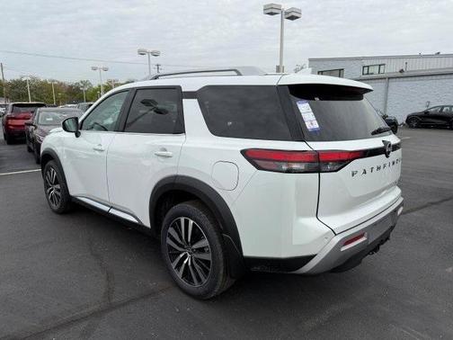 2025 Nissan Pathfinder Platinum 4WD