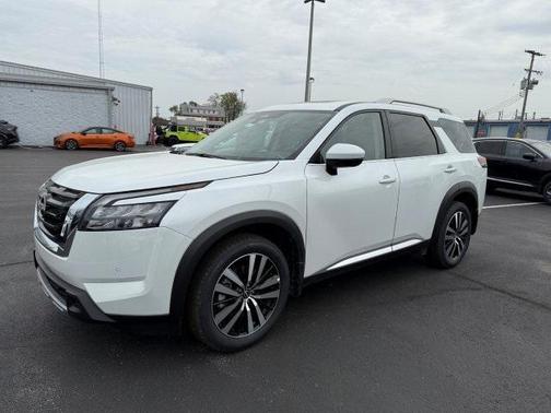2025 Nissan Pathfinder Platinum 4WD