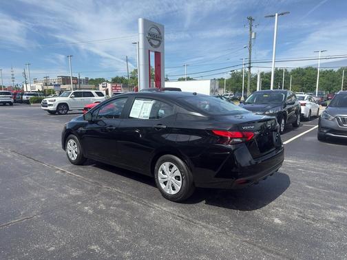 Super Black 2025 Nissan Versa 1.6 S