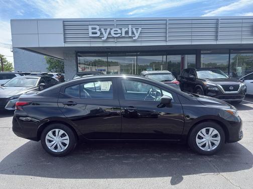 Super Black 2025 Nissan Versa 1.6 S