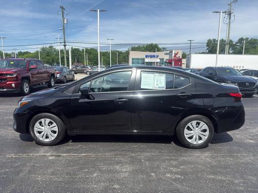 Super Black 2025 Nissan Versa 1.6 S