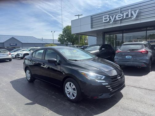 Super Black 2025 Nissan Versa 1.6 S