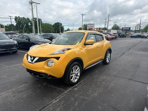 Solar Yellow 2015 Nissan Juke SL