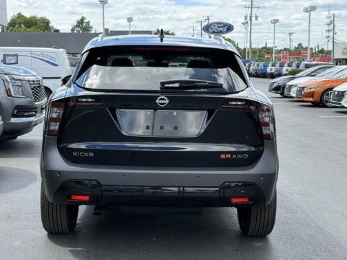 2025 Nissan Kicks SR